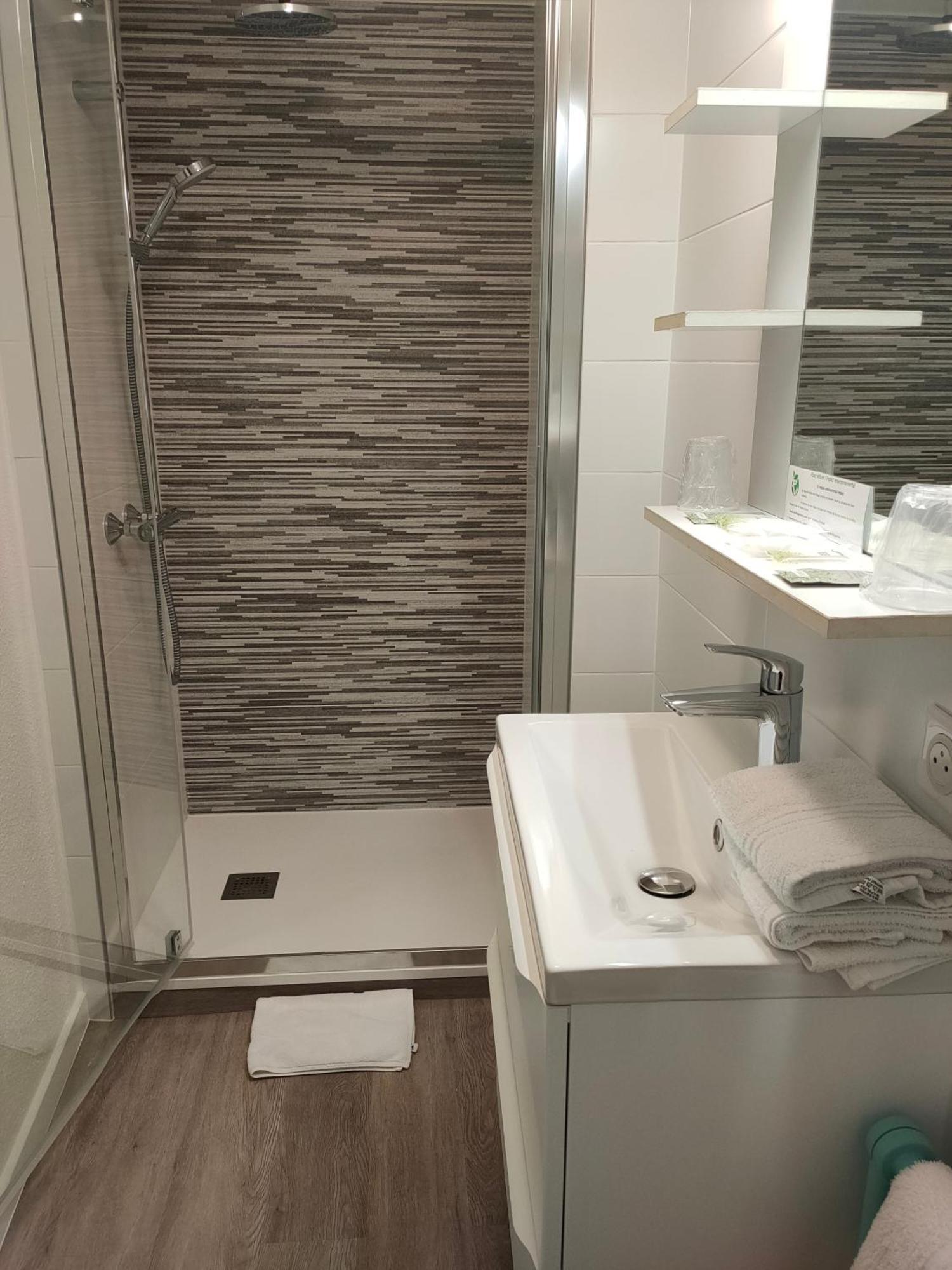 Hotel De La Grotte Aix-les-Bains Ngoại thất bức ảnh